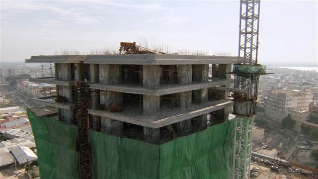 Antes: Torre pela metade vira entregue