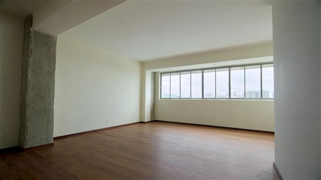 Antes: Sala vazia vira estar de alto padrão